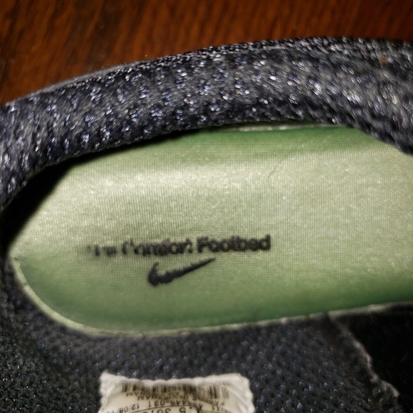 Nike running shoes w/gel insoles - Picture 6 of 8